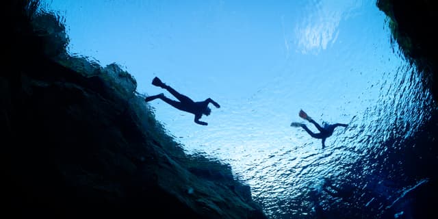 underwater-photo-over-silfra