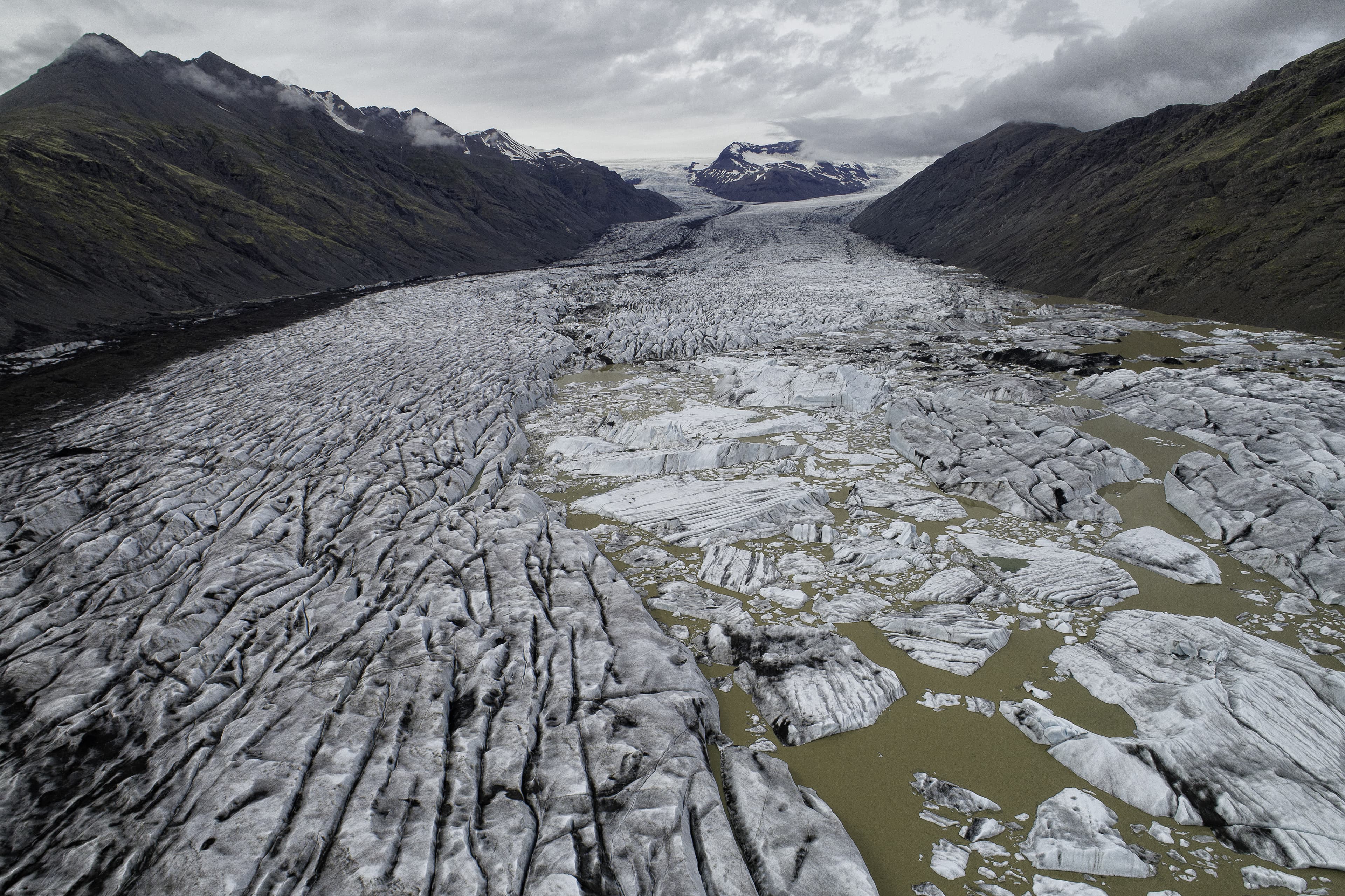 heinabergsjokull and lagoon