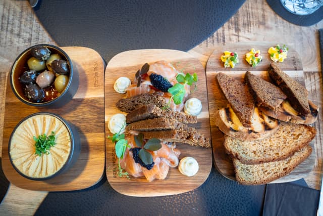 mural-food-hotel-hellisandur-12