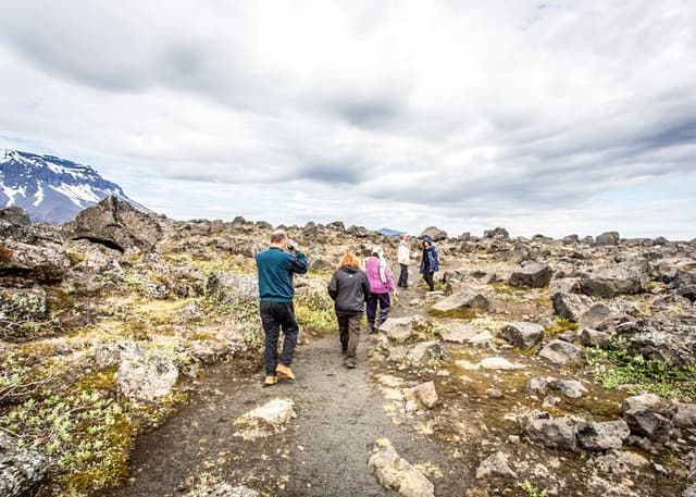 askja-volcano-hiking-group-iceland