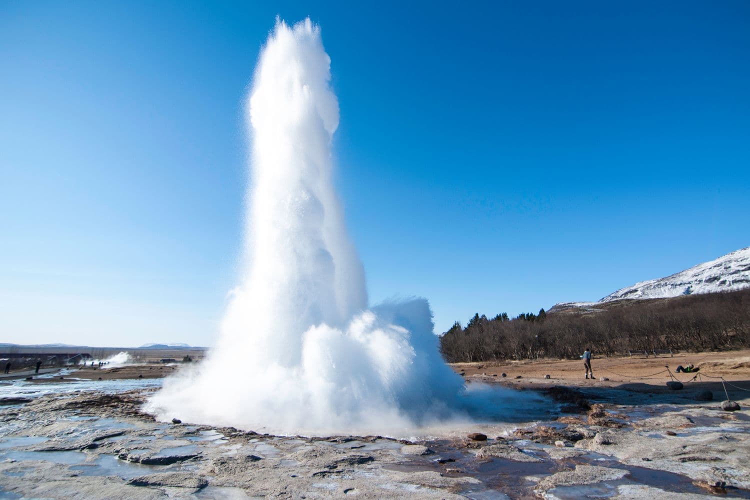 geysir-against-blue-sky