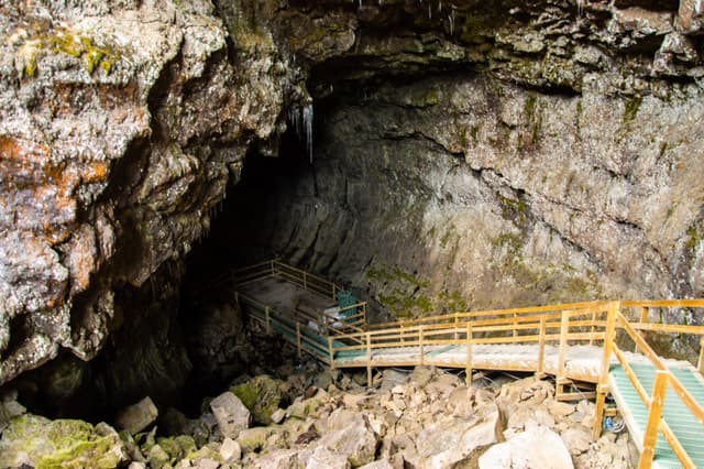 vidgelmir-lava-tube-cave-10