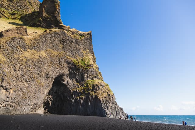 Reynisfjara-black-sand-beach-20