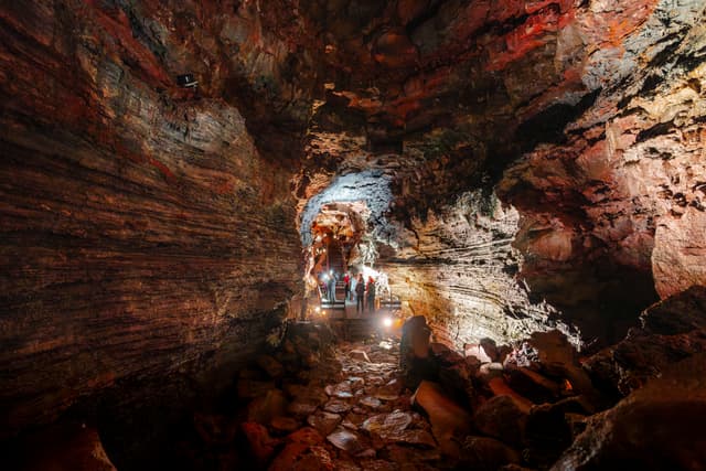 lava-tunnel