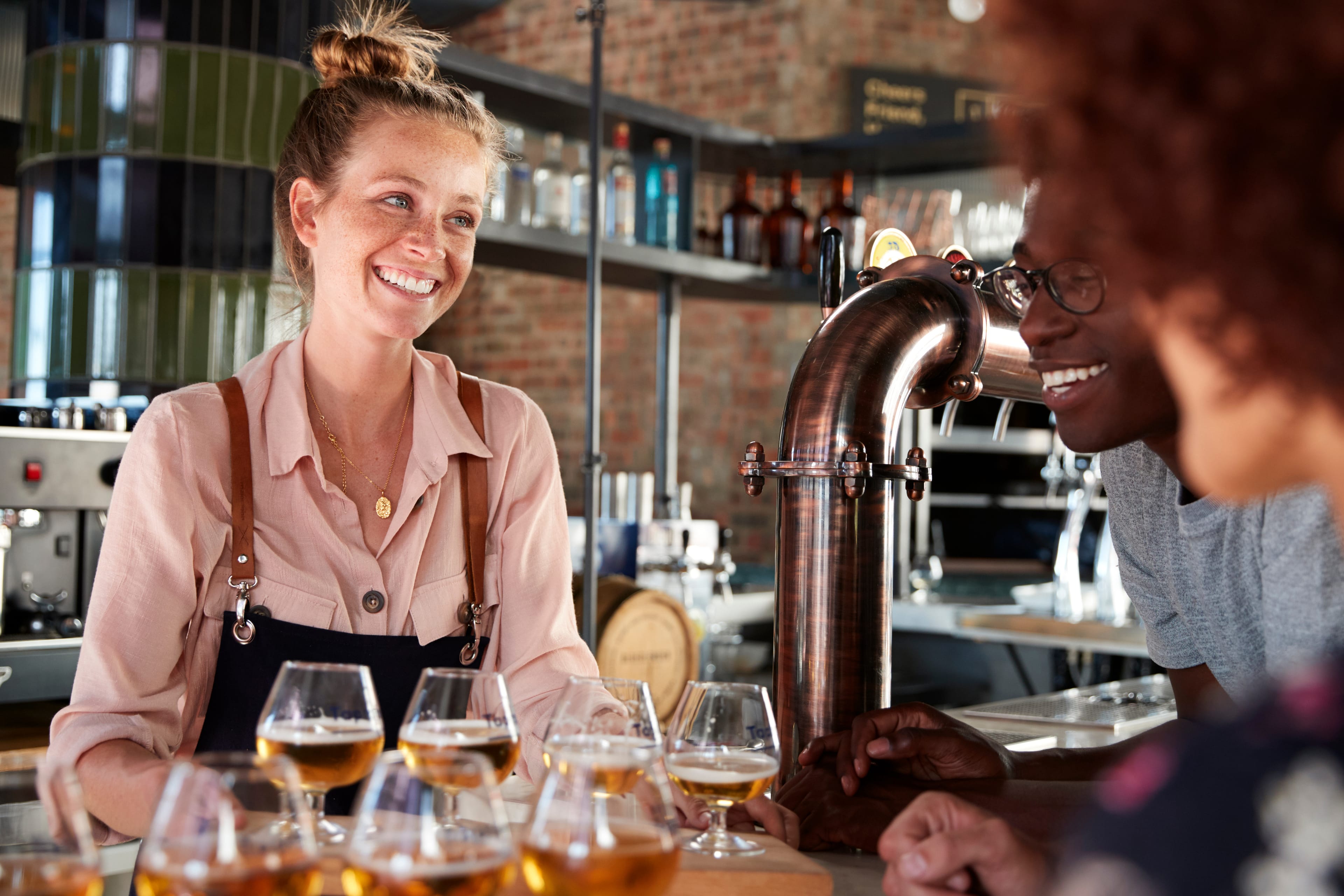 waitress-bar-iceland