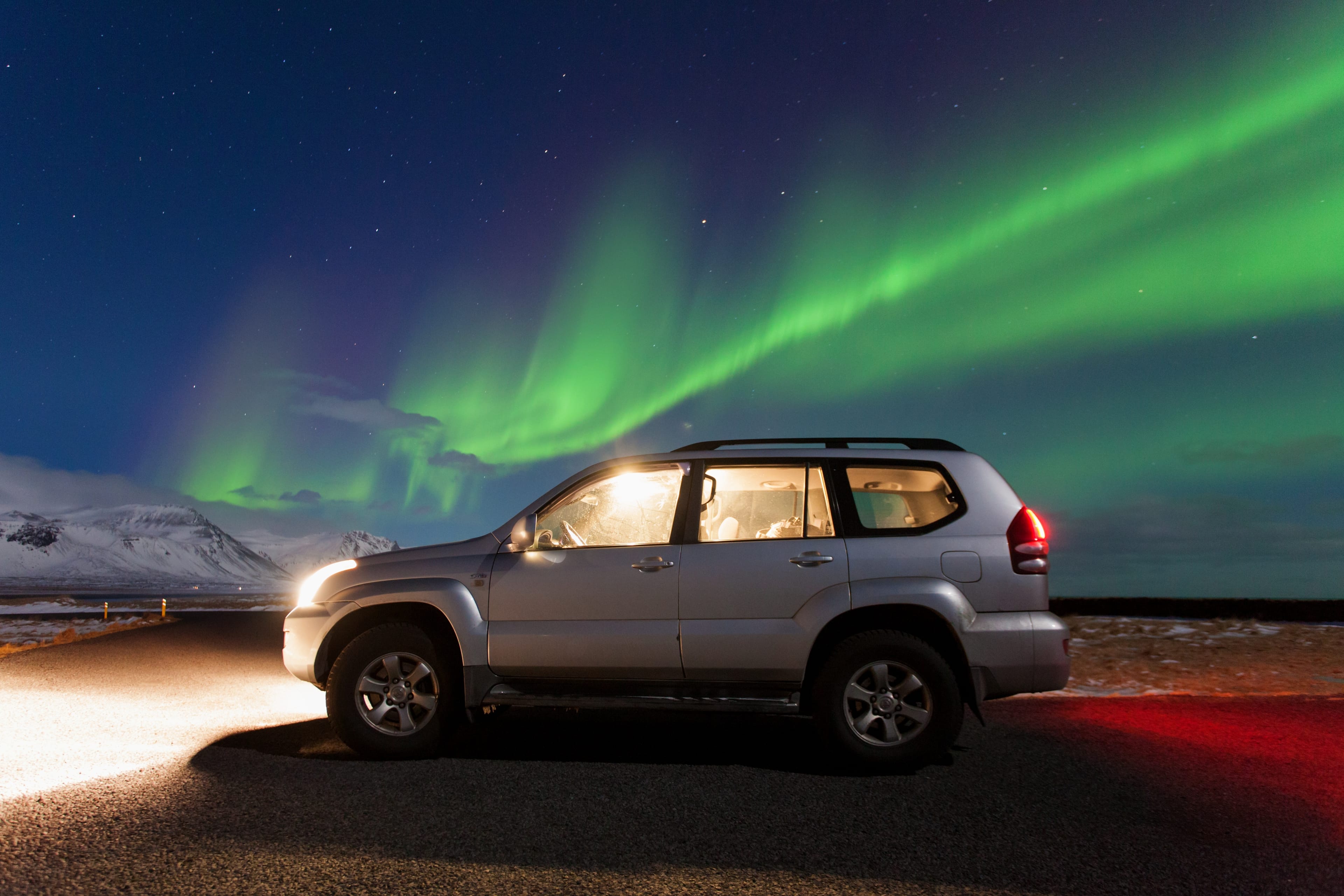 northern-lights-above-vehicle