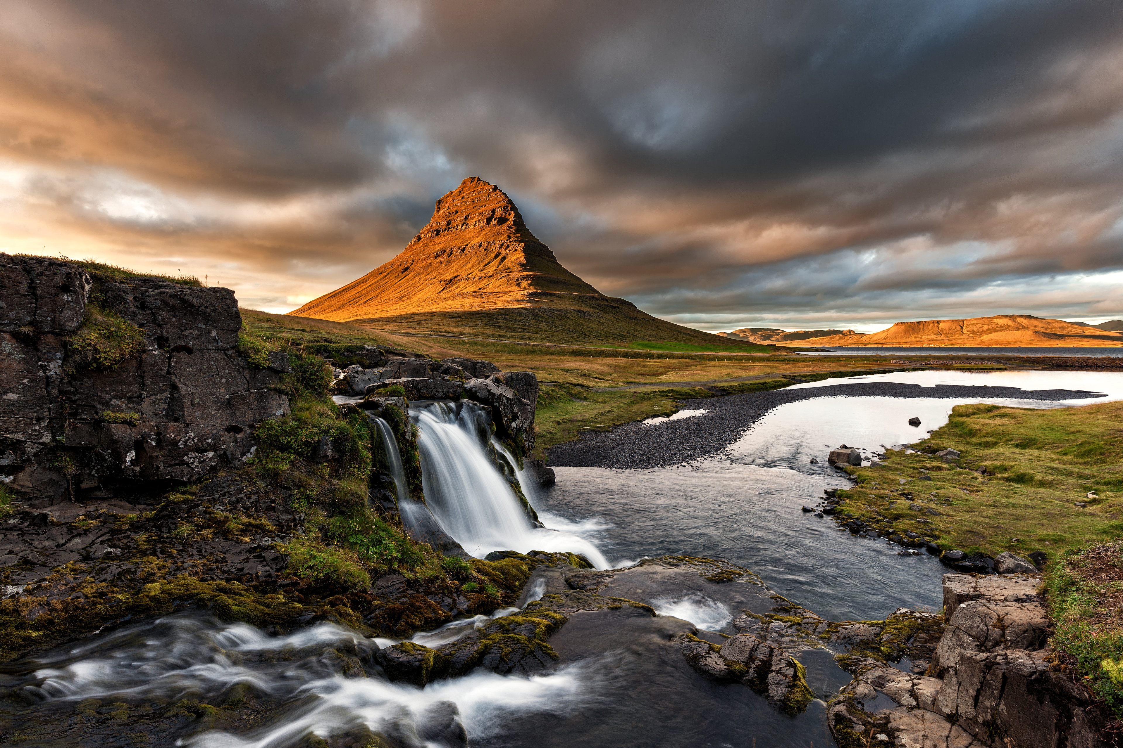 kirkjufellsfoss-iceland