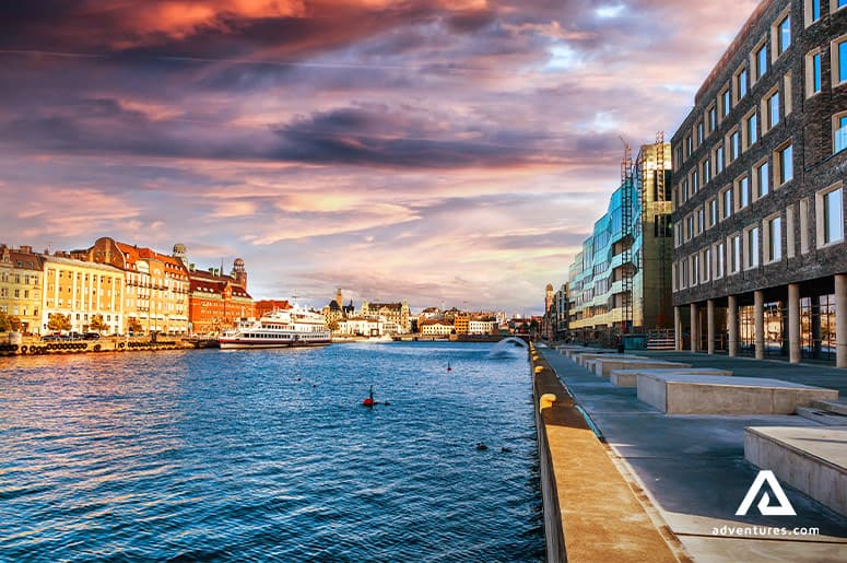 3-malmo-city-in-sweden-view-on-the-channel