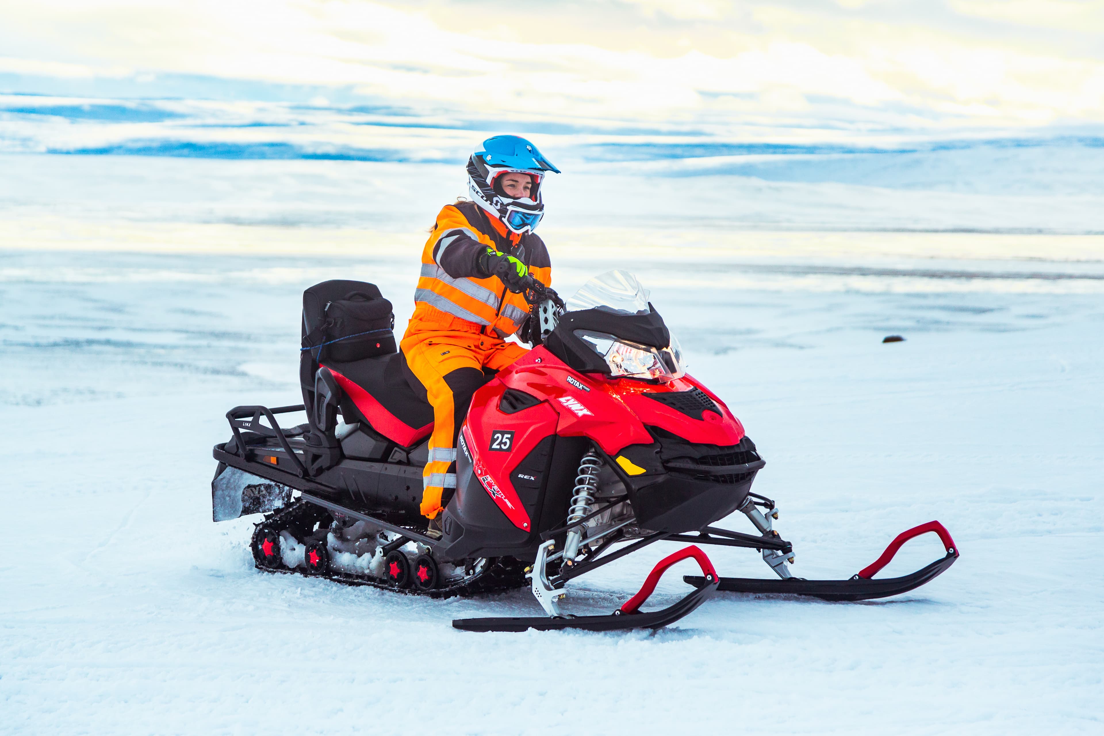 Snowmobiling-tour-Langjokull-glacier-Iceland42-3