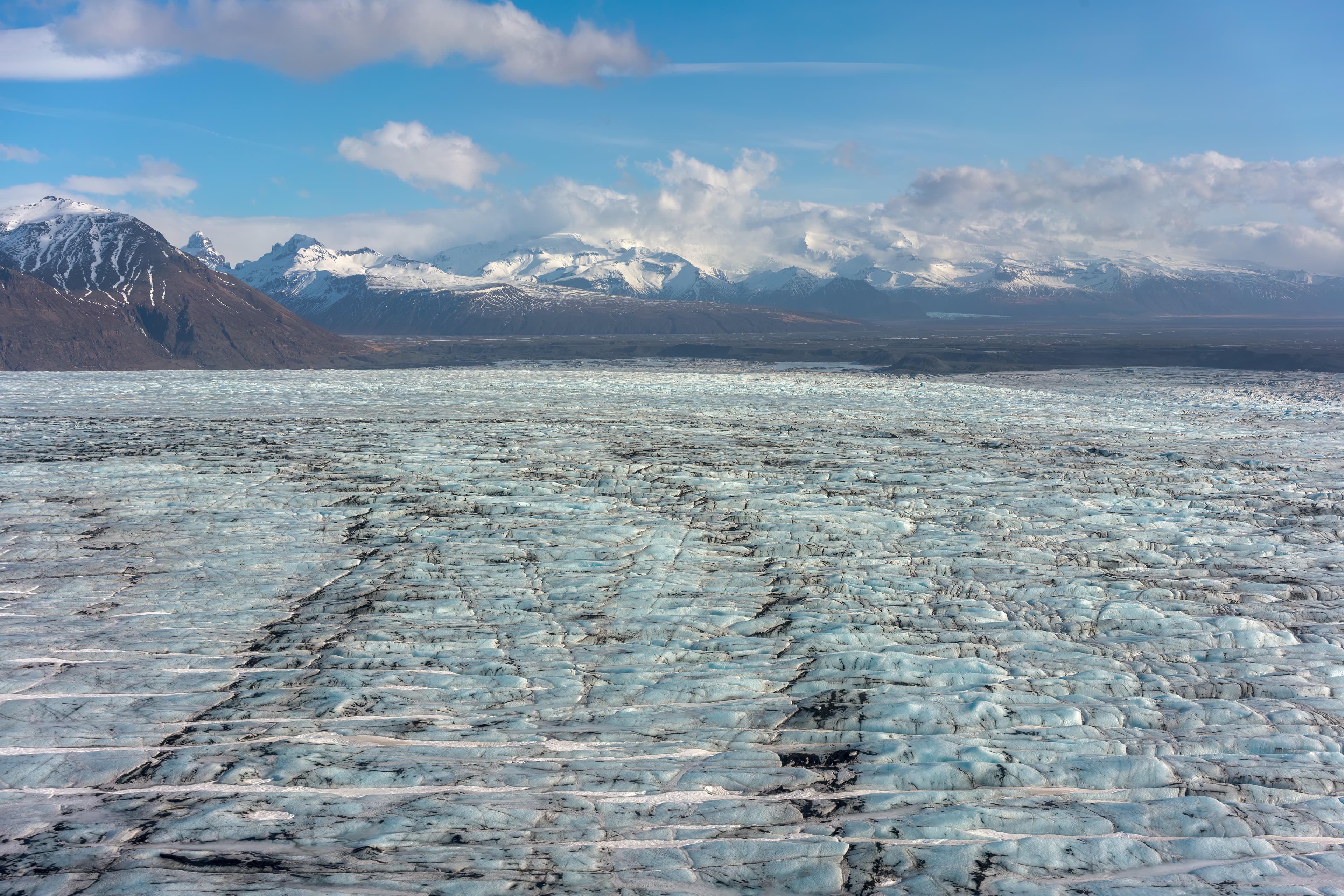 Skeiðarárjökull is one of Iceland’s biggest glaciers, it flows from the middle of Vatnajökull southwards. Its snout spreads out in a 18 km wide arc, from underneath which gigantic floods can appear. Skeiðarárjökull is one of Iceland’s biggest glaciers, it flows from the middle of Vatnajökull southwards. Its snout spreads out in a 18 km wide arc, from underneath which gigantic floods can appear.