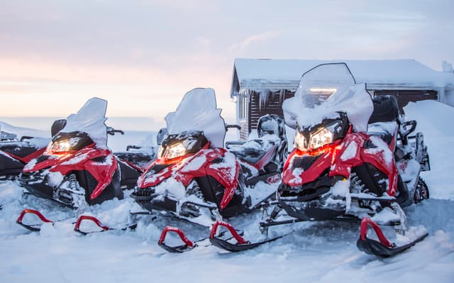 snowmobiling-langjokull-glacier-iceland