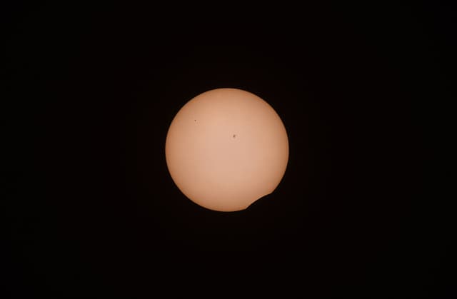 Photos taken by Sjörnu Sævar - eclipse2026.is _DSC9991-first-contact-partial-ap8-24