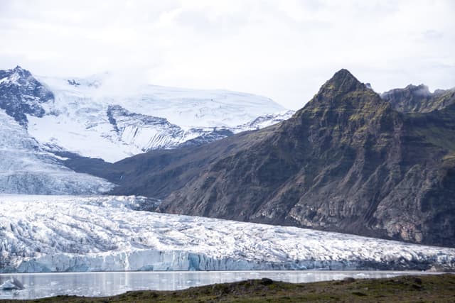 Fjallsarlon-glacier-lagoon-zodiac-boat 1
