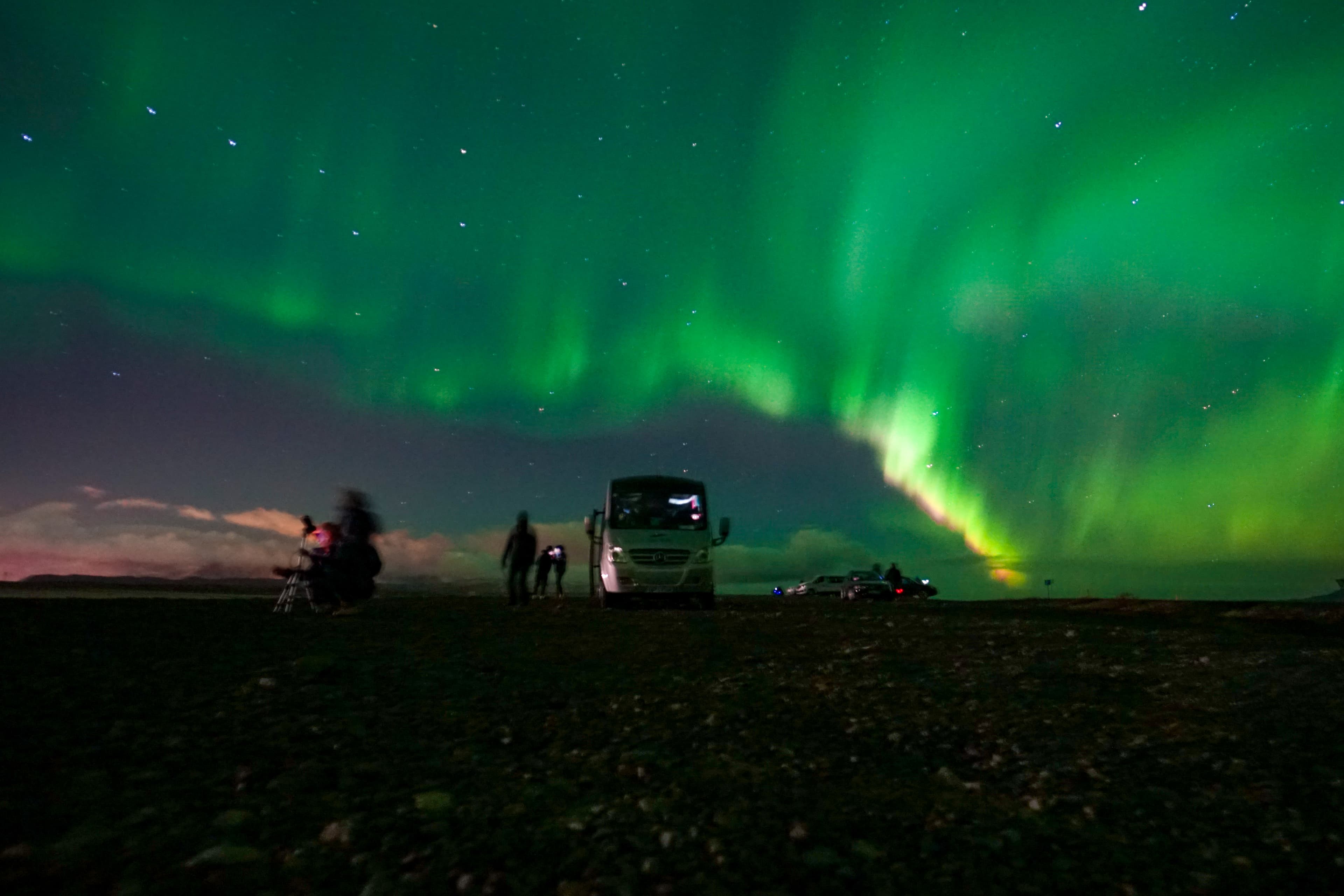 northern-lights-aurora-borealis-people-iceland-9