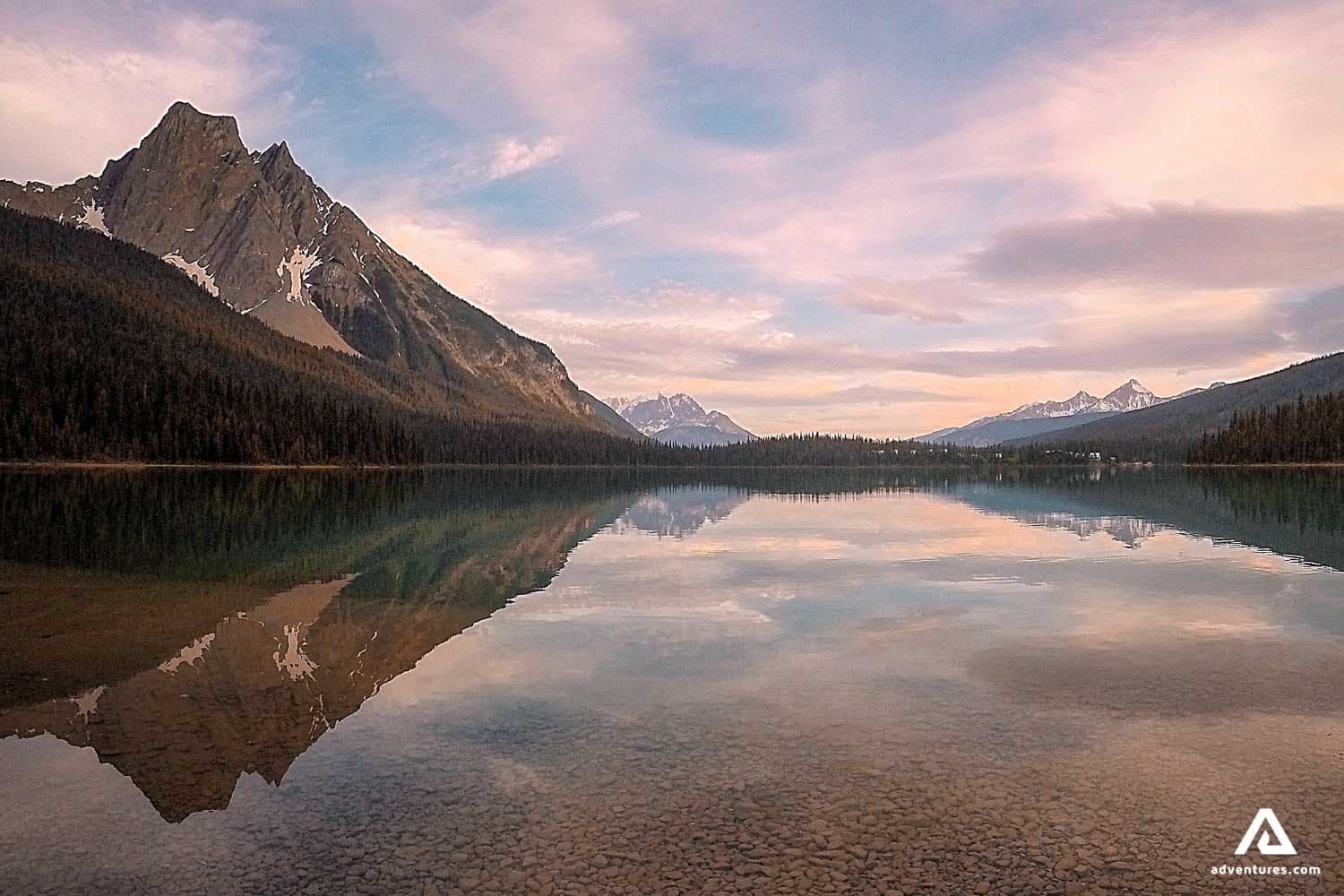 yoho-national-park-canada-emerald-lake-mountains-nature-landscape-canoeing-activity-1-3