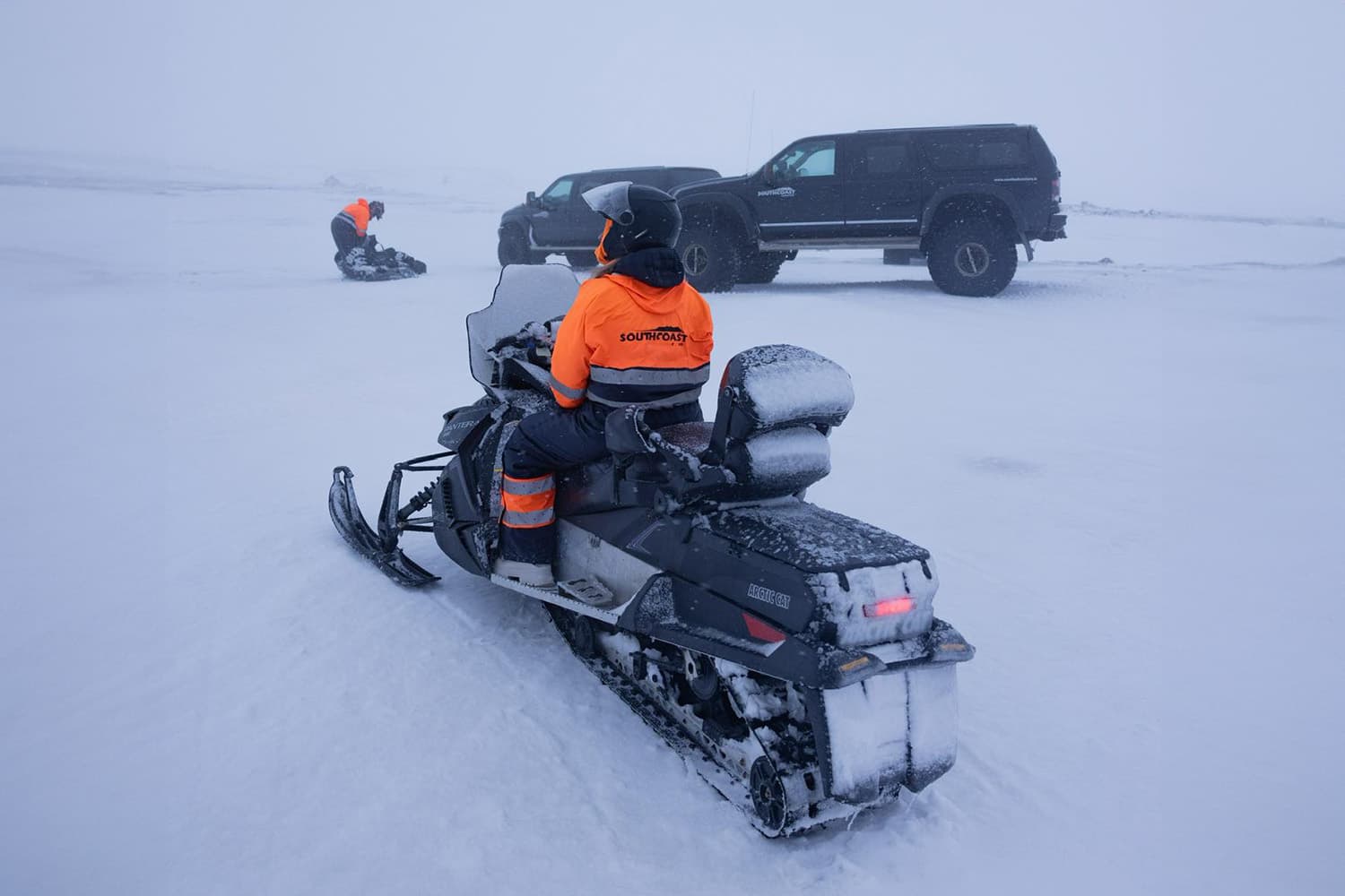 snowmobiling-in-iceland-with-super-jeeps