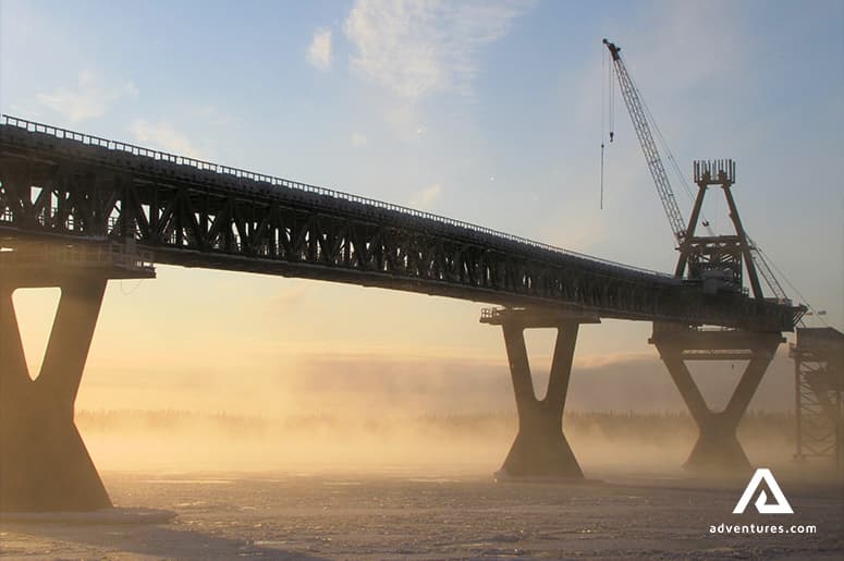 deh-cho-bridge-construction-on-the-mackenzie-river
