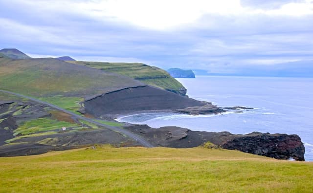 heimaey-island-vestmannaeyjar-archipelago-iceland-thumbnail