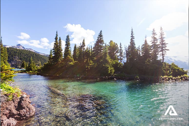 clear-lake-waters-of-the-great-slave-lake