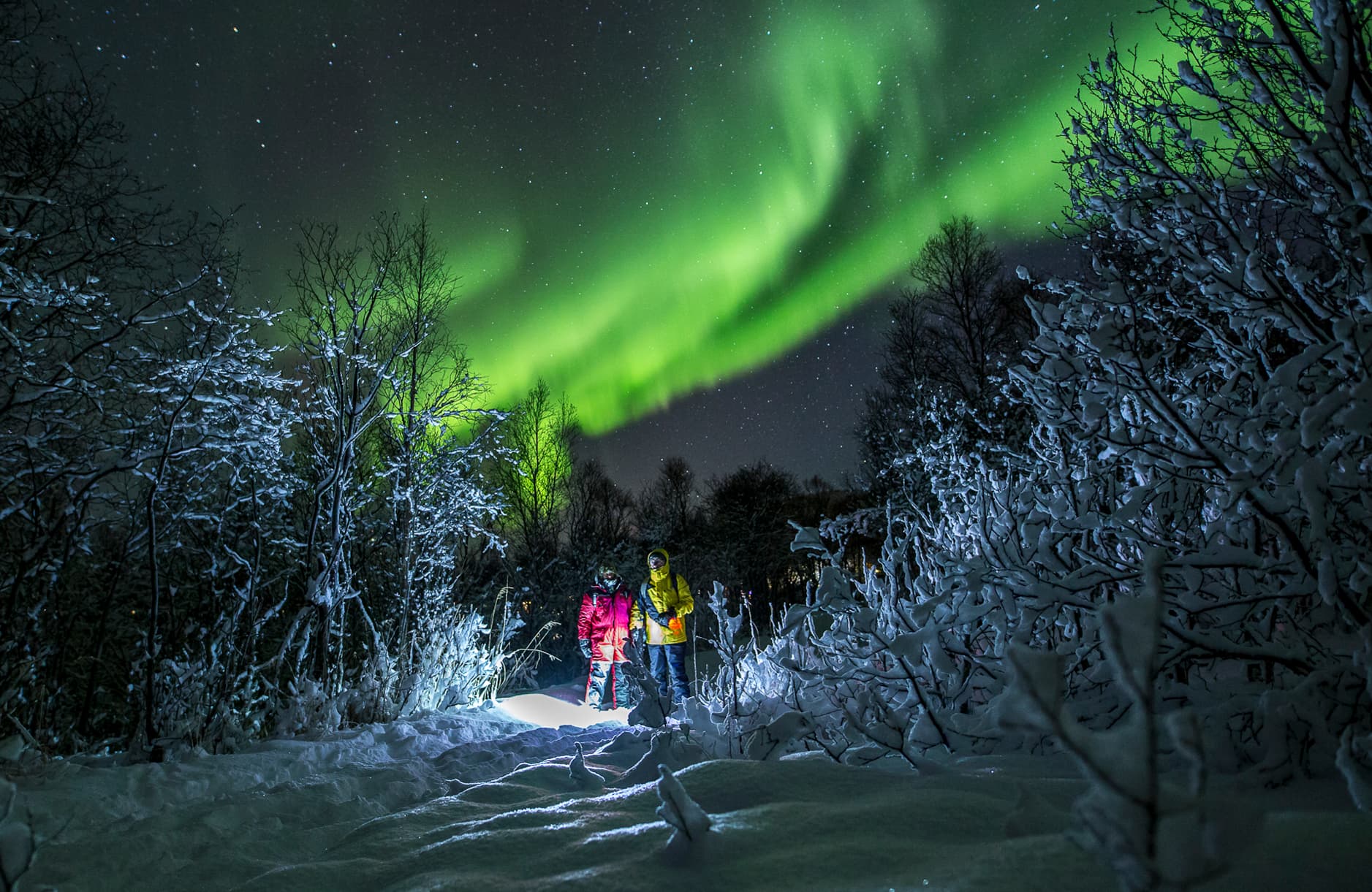 People-watching-northern-lights-in-Norway