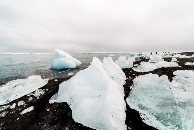 Jokulsarlon-Diamond-Beach-Glacier-Lagoon-Iceland-47