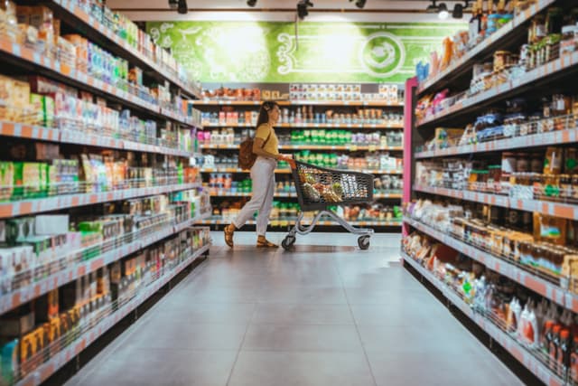 woman with shopping between store shelf copy space woman with shopping between store shelf