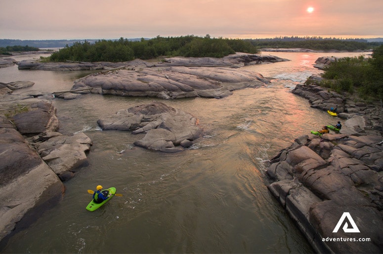 canoeing-in-the-northwest-territories-of-canada