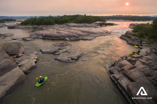 canoeing-in-the-northwest-territories-of-canada