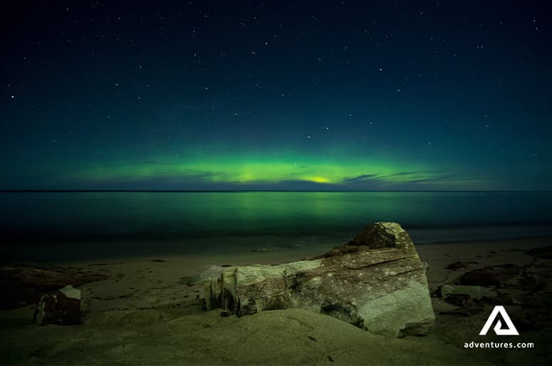 northern-lights-watching-at-the-lake-superior