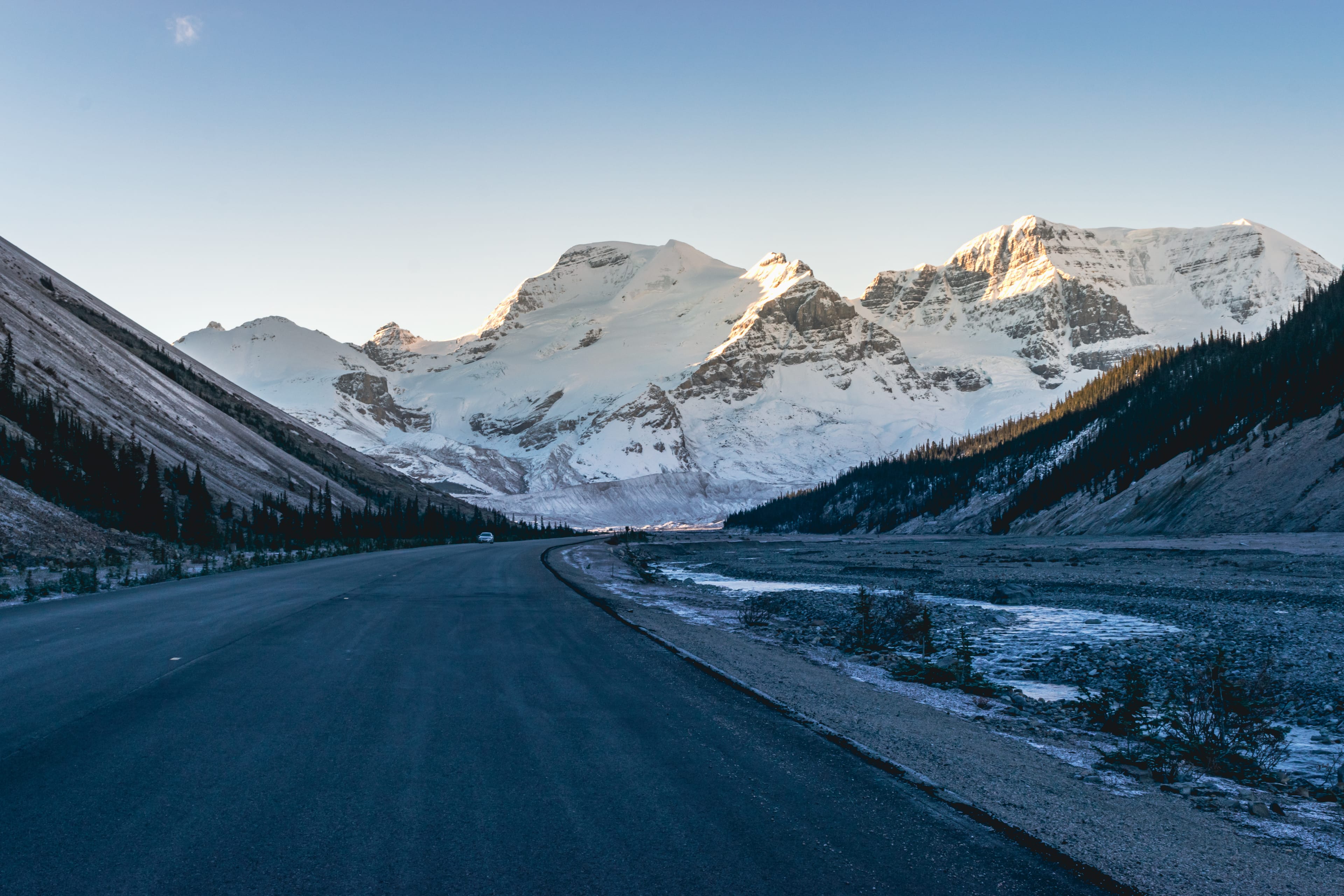 Sunwapta river next to the Columbia Icefields during the cold morning, Jasper National Park, Canada Churchill Attraction 7