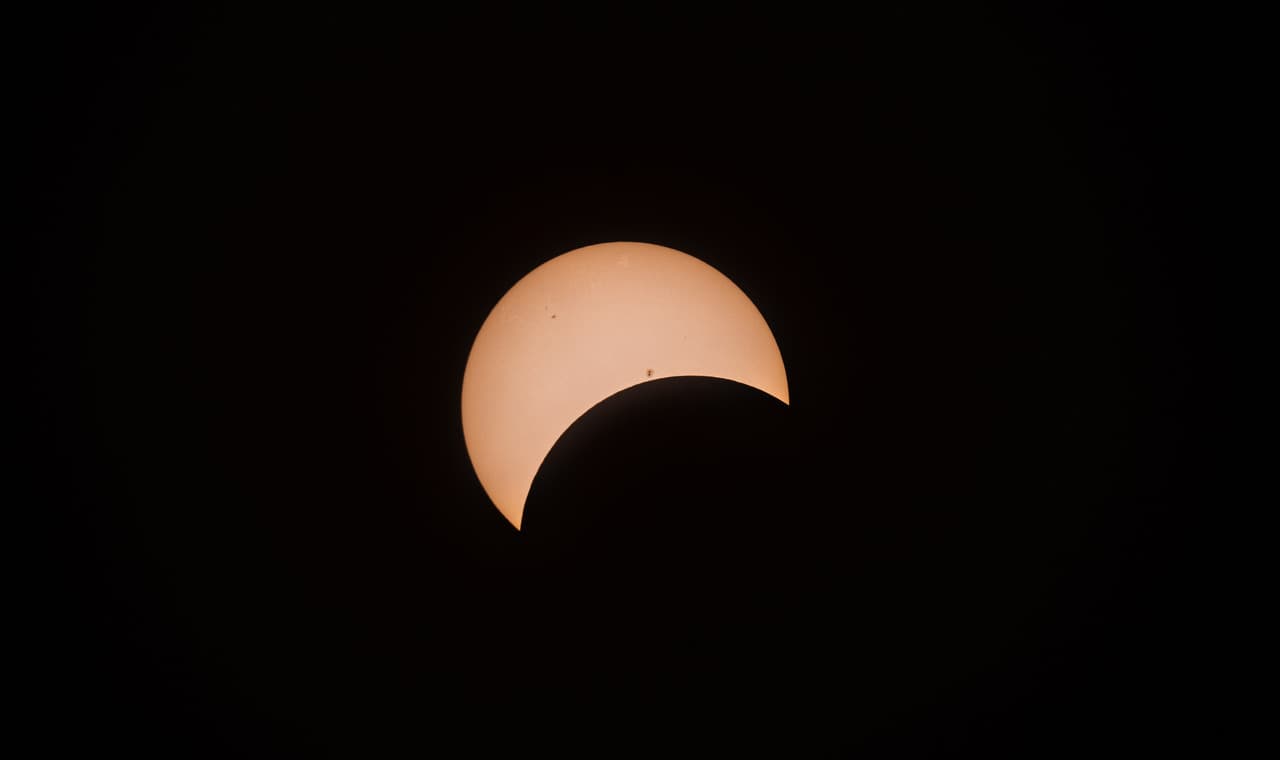 Photos taken by Sjörnu Sævar - eclipse2026.is _DSC0067-sunspot-partial-eclipse-ap8-24