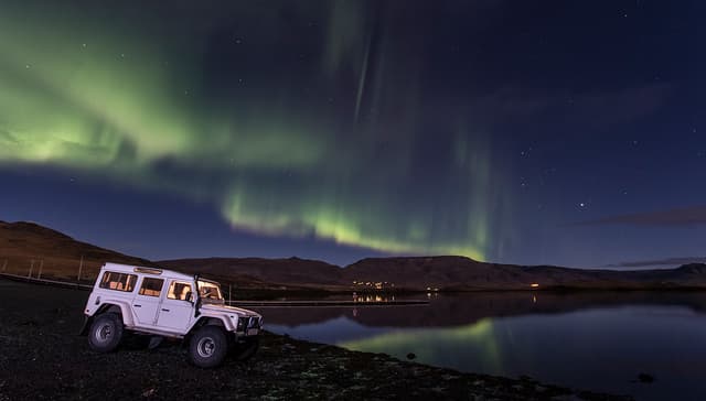 golden-circle-northern-lights-1200x628-8