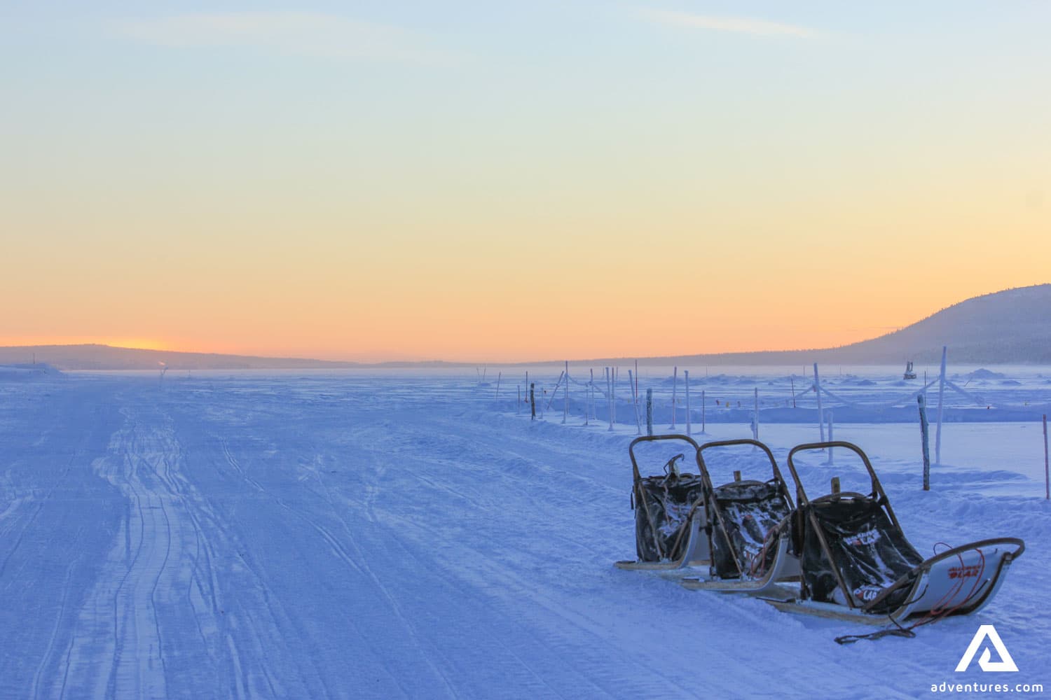 Kiruna-City-Sightseeing-Tour-Jukkasjarvi-dog-sledding