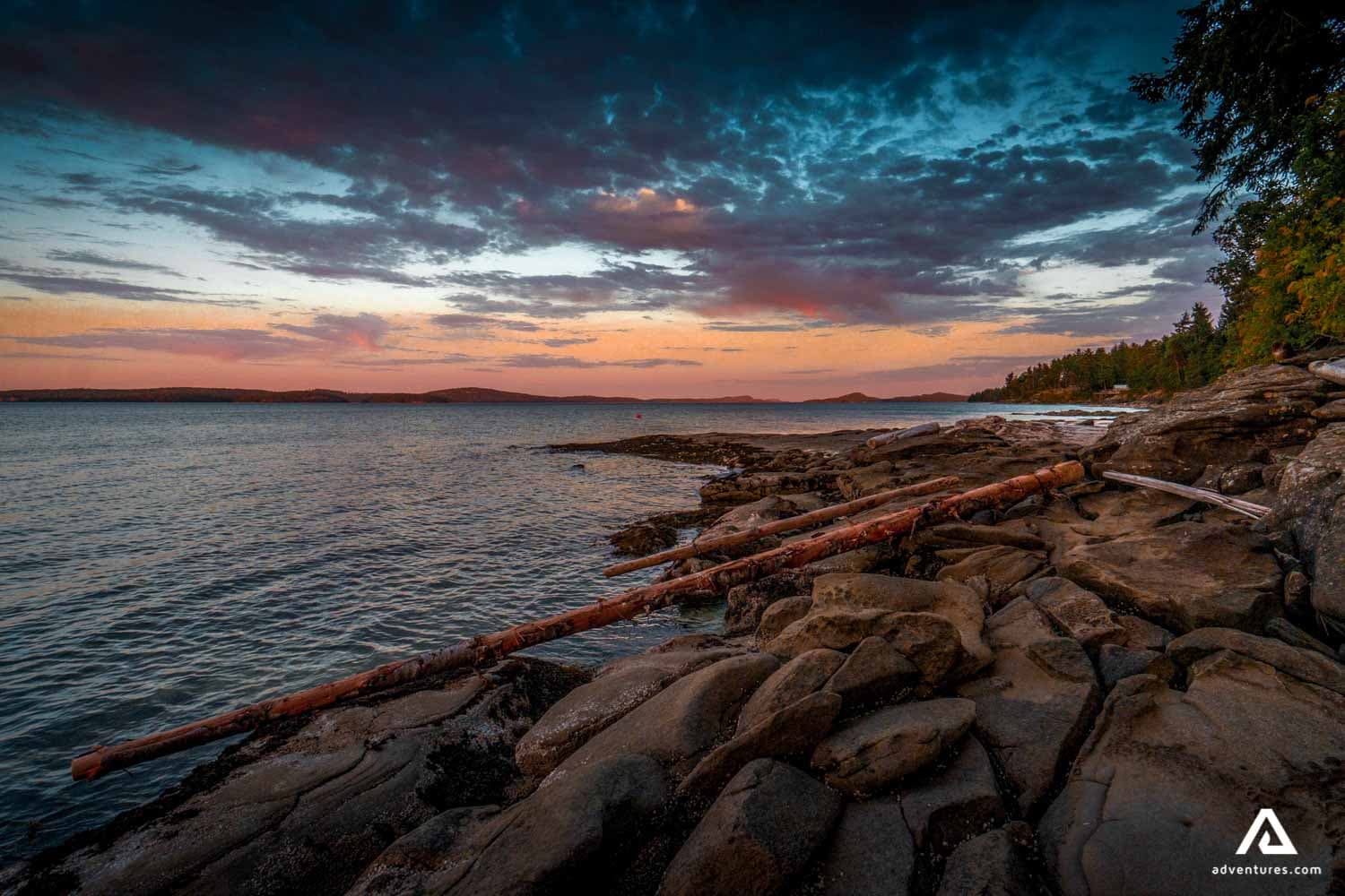 vancouver-island-canada-sea-shore-beach-person-logs-2