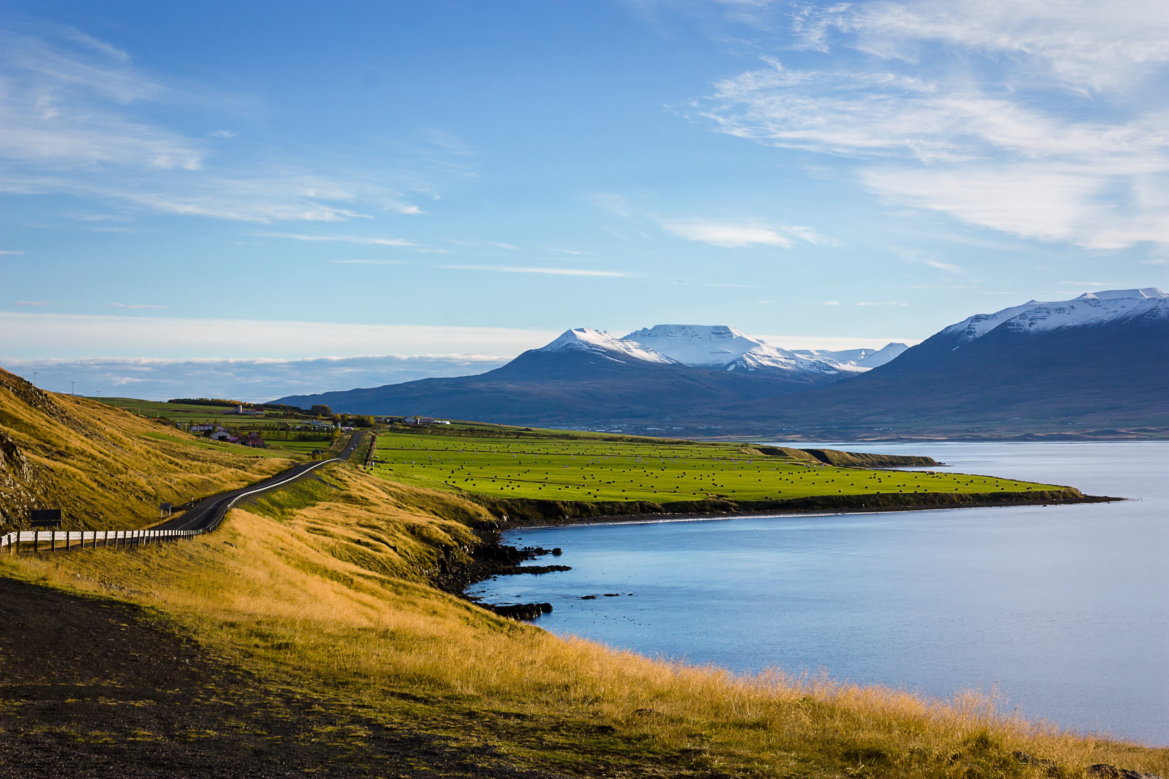 10-iceland-akureyri-landscape-mountains-road