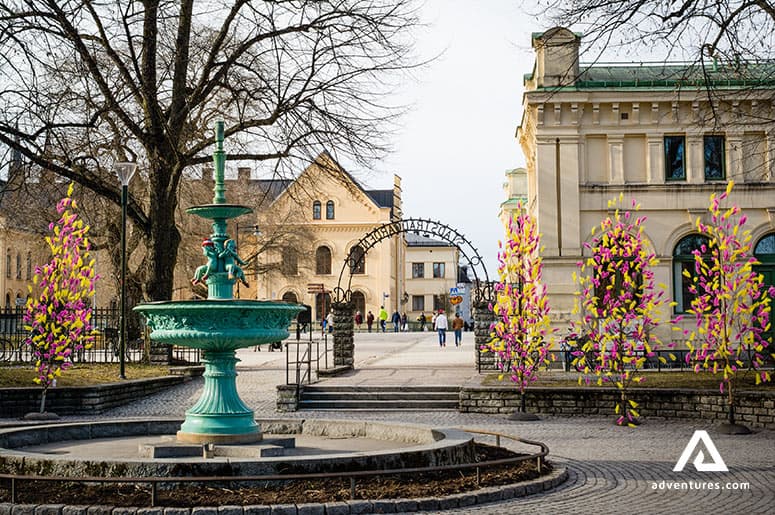 bronze-fountain-in-the-old-town-of-uppsala-sweden