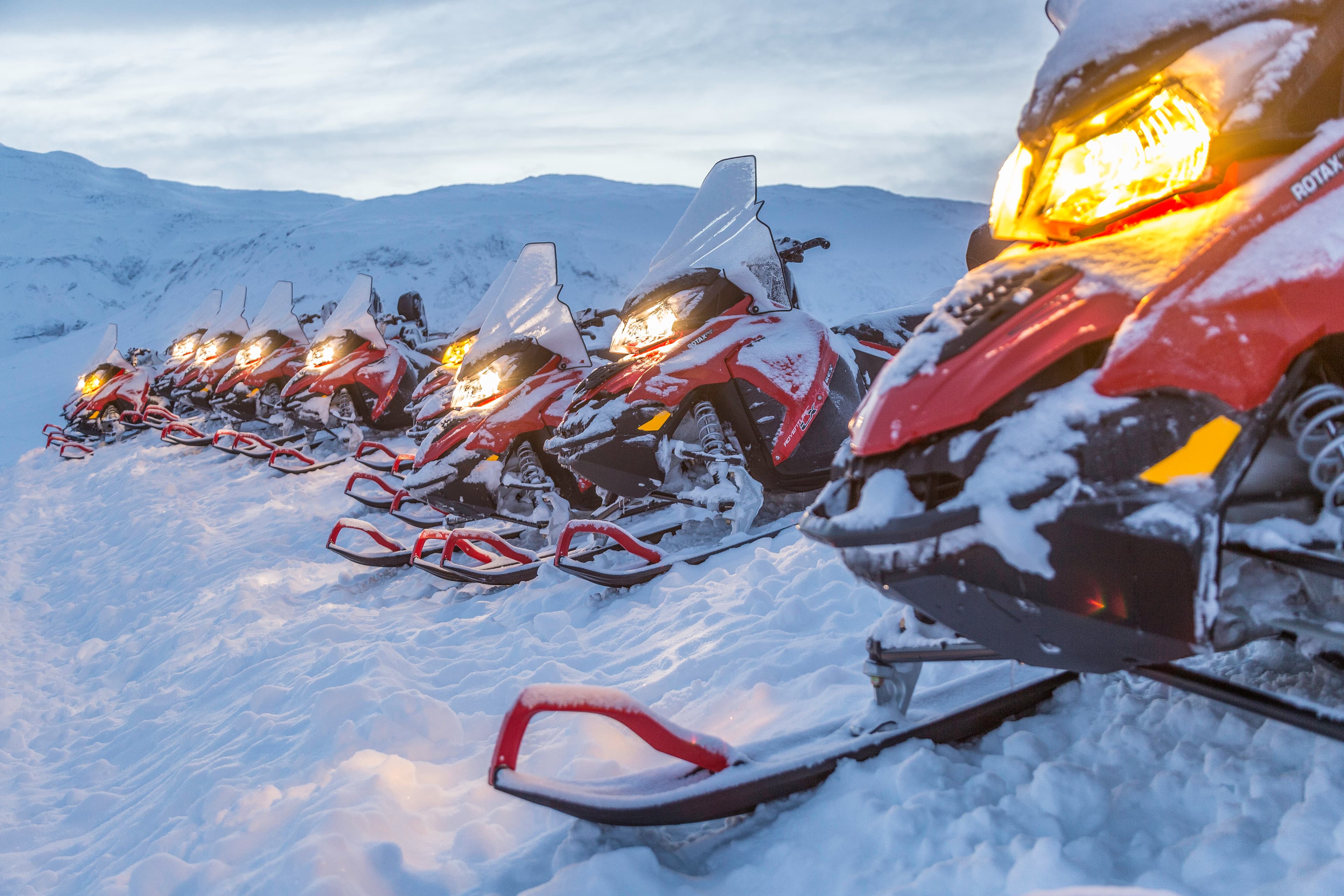 snowmobiles-langjokull-glacier-iceland
