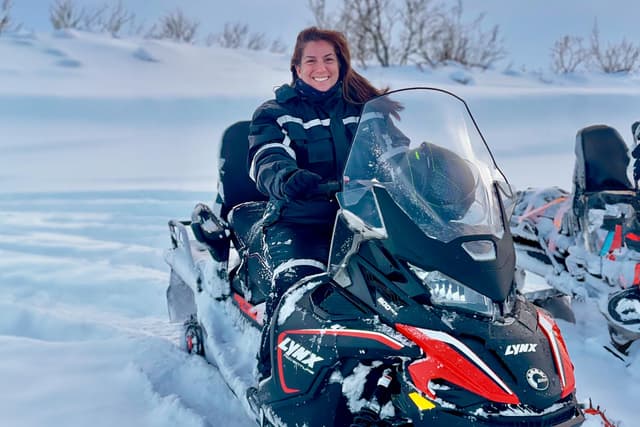 tourist-on-snowmobile-myvatn-snowmobiling