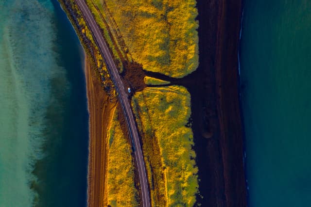 nomad-productions-j-NR4-JLATs-unsplash