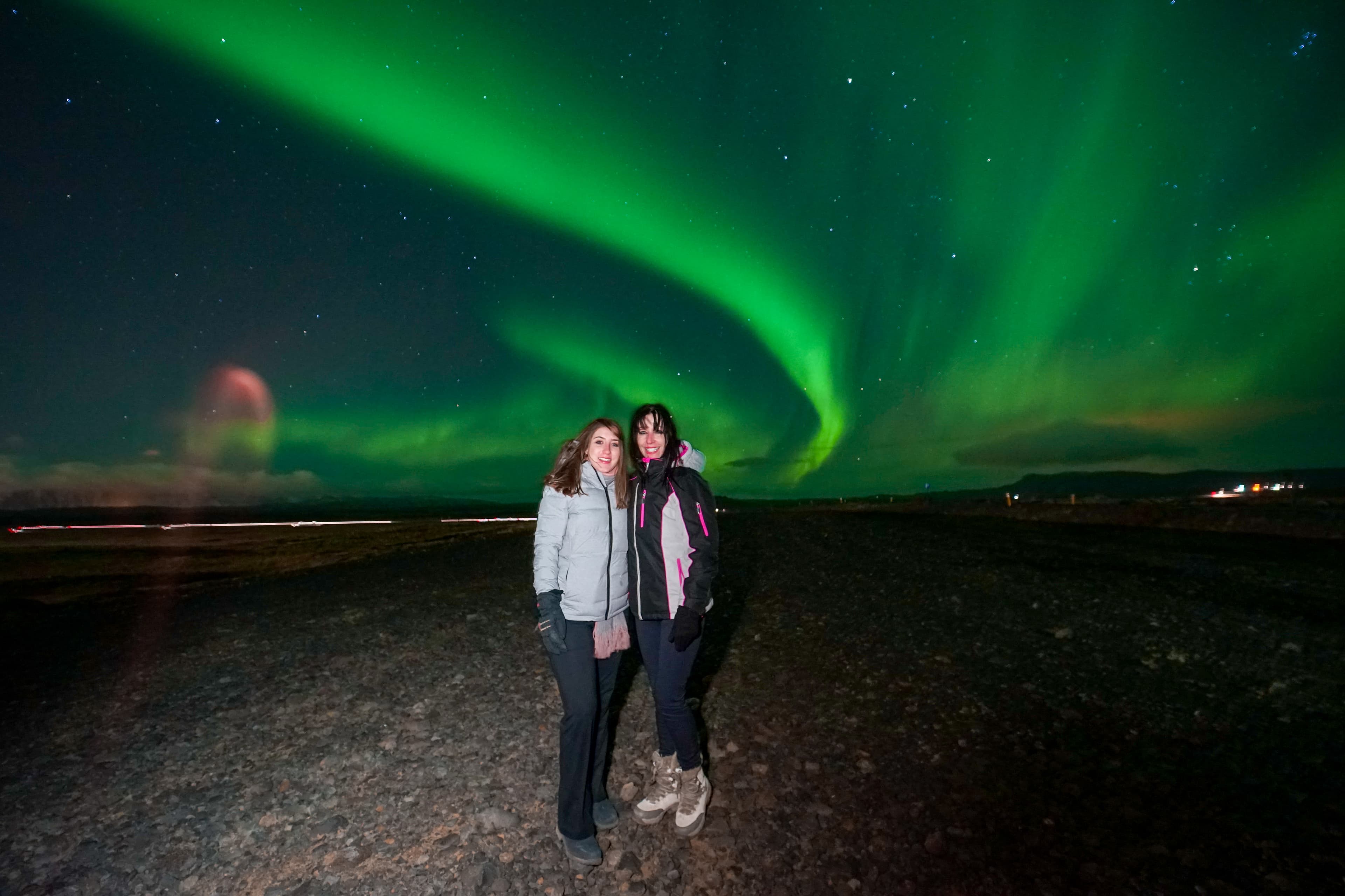 northern-lights-aurora-borealis-people-iceland-7
