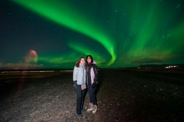 northern-lights-aurora-borealis-people-iceland-7
