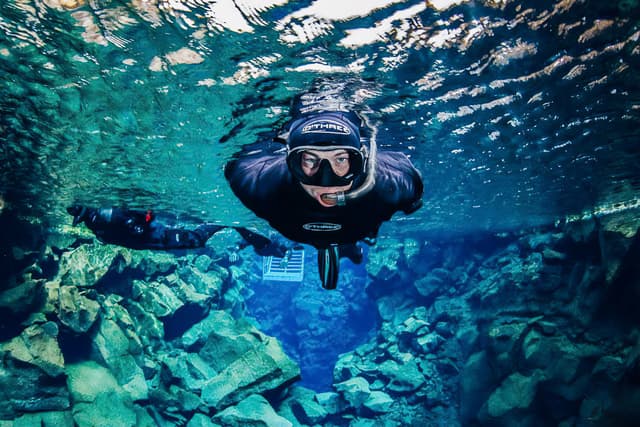 silfra-fissure-golden-circle-snorkeling-diving-tour