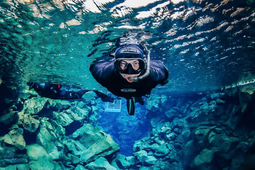 silfra-fissure-golden-circle-snorkeling-diving-tour