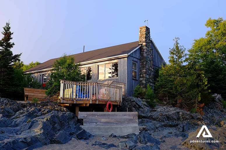 rock-island-lodge-on-the-lake-superior-in-ontario-canada