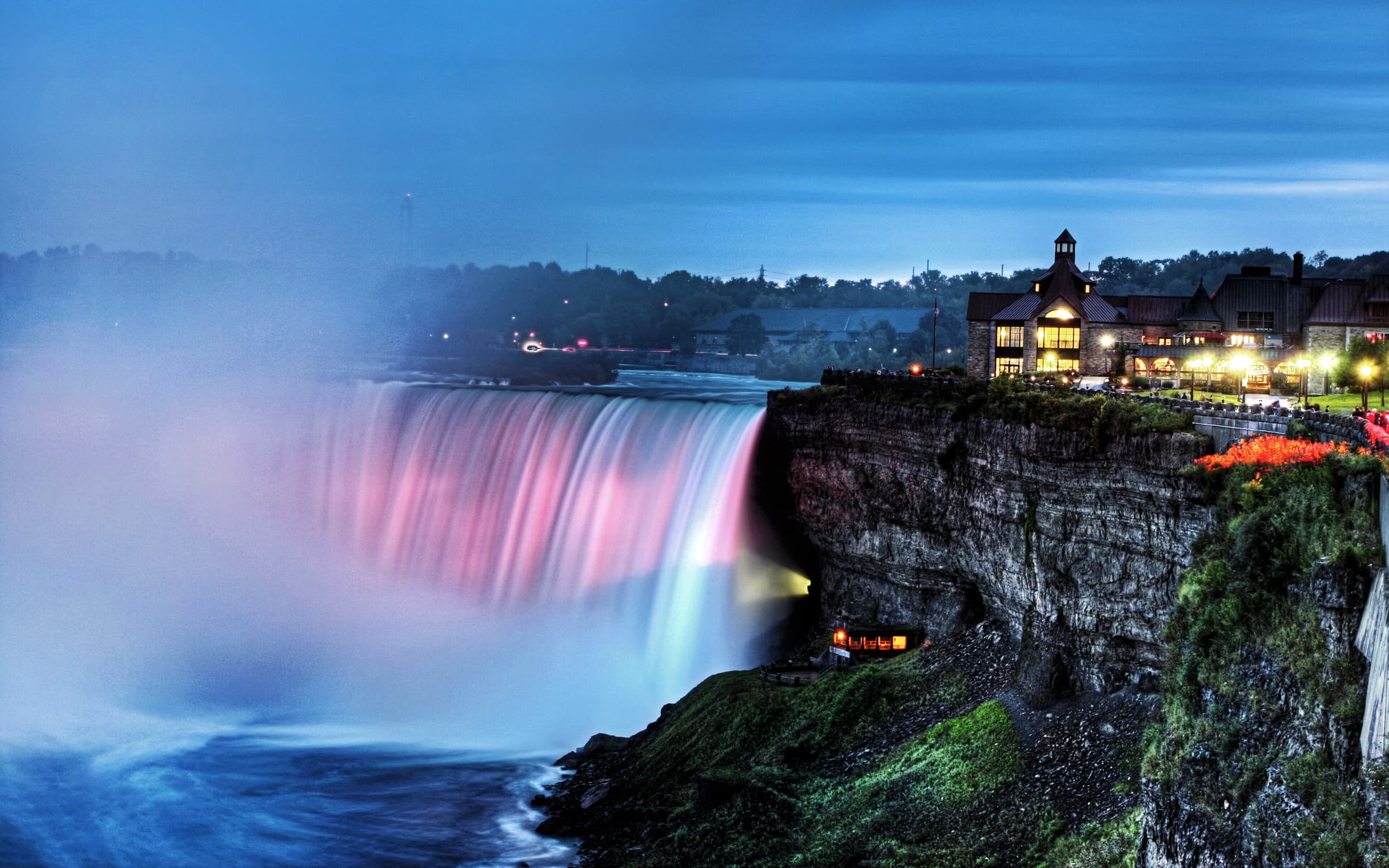 Niagara Falls Day & Night Tour with 3-Course Dinner 7
