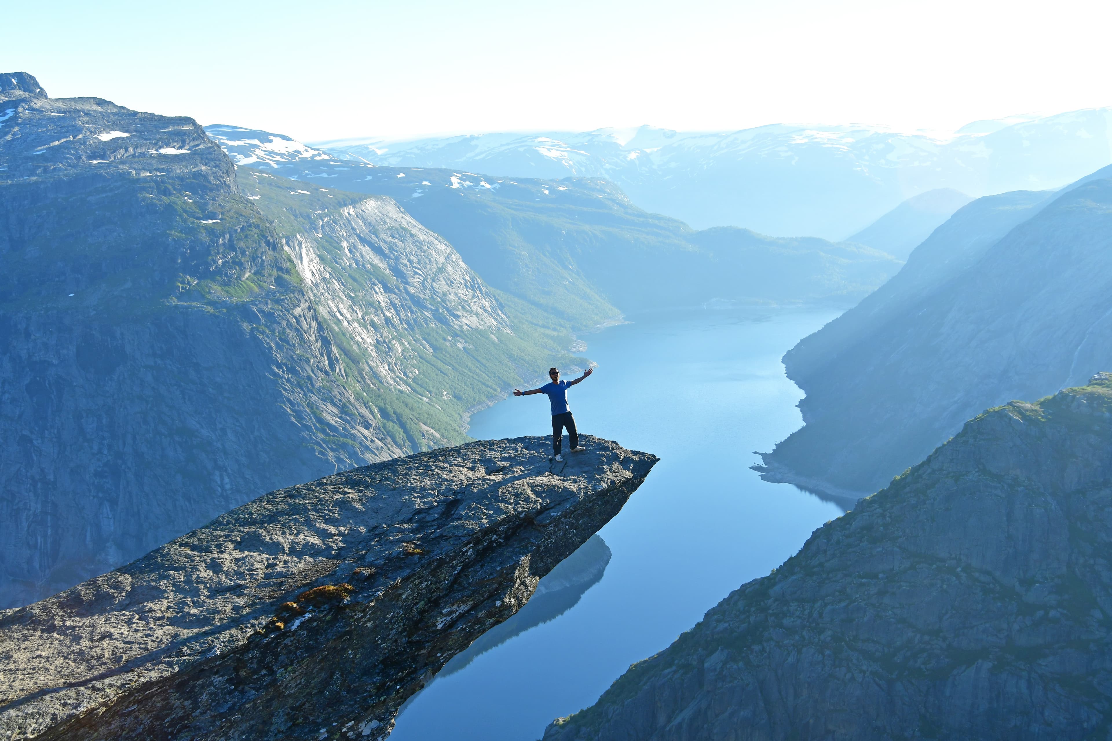 people on the cliff edge at trolltunga