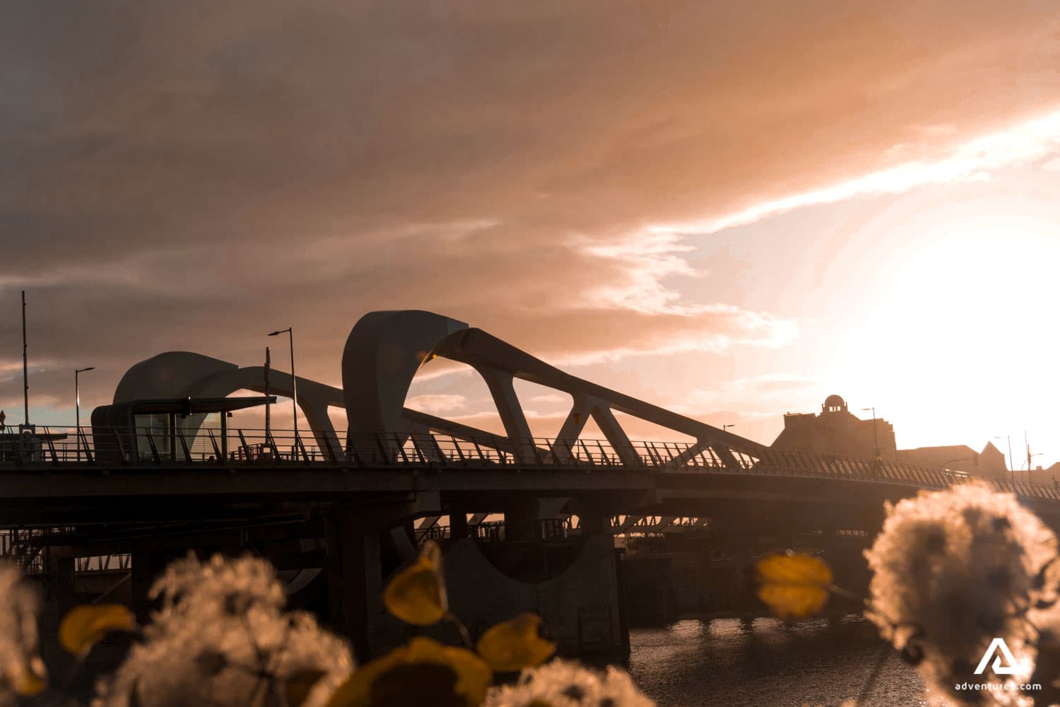 victoria-city-canada-Inner-harbor-Pathway-sunset-1