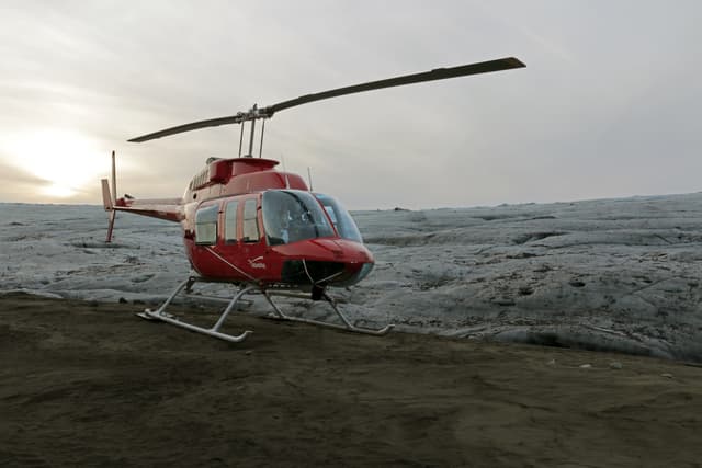 helicopter-landed-near-glacier-vatnajokull-iceland