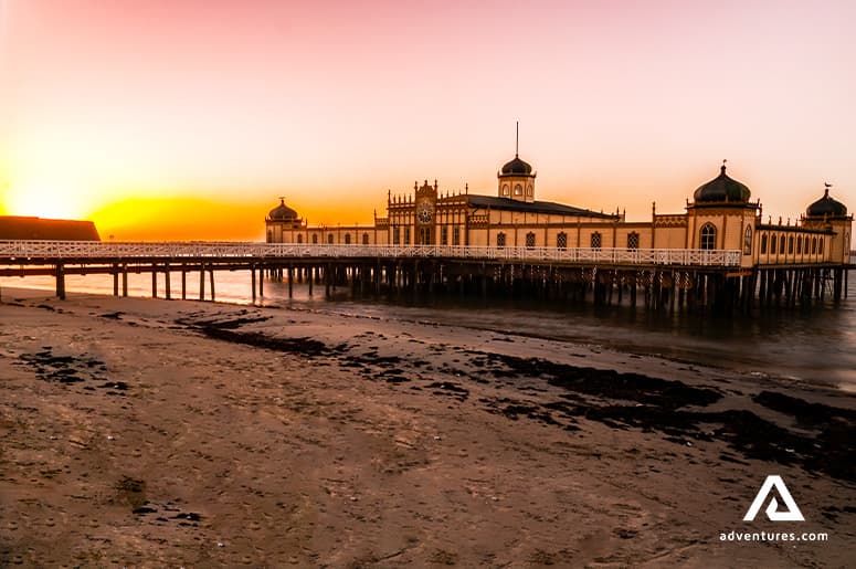 8-the-ribersborgs-kallbadhus-bathhouse-in-malmo-on-sunset