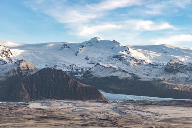 Hvannadalshnukur-highest-peak-ICeland